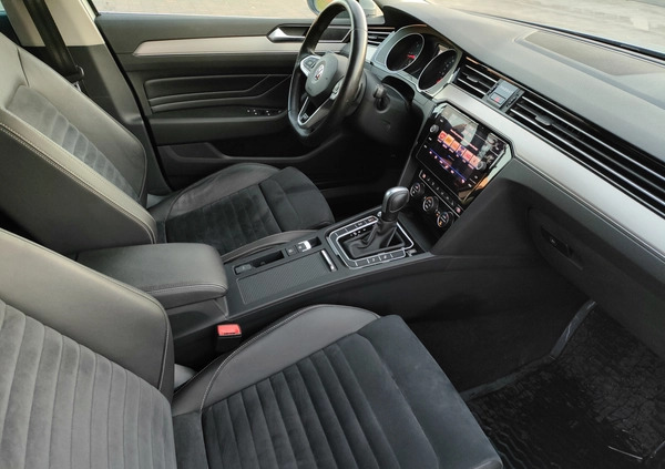 Volkswagen Passat cena 98000 przebieg: 163875, rok produkcji 2020 z Wyszków małe 106